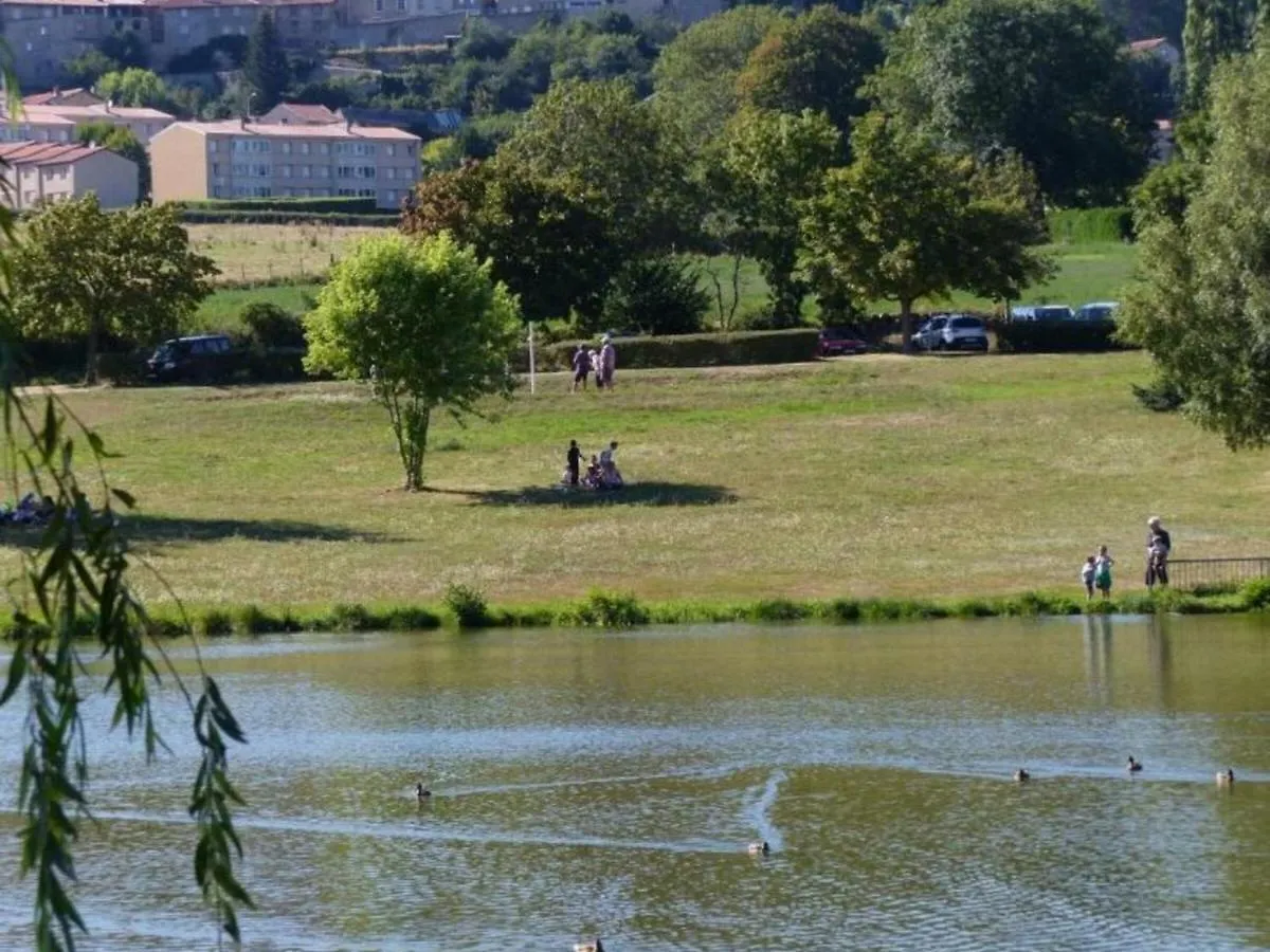 Holiday home Gite Au Calme Avec Terrasse, Bbq, Ping-Pong, Rando/Vtt, Proche St-Bonnet-Le-Chateau, Wifi Gratuit - Fr-1-496-122 Apinac